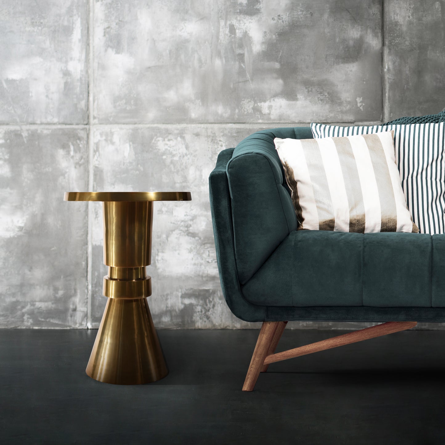 Round Aluminum Accent Coffee Table | Metal Side Table (DH8038)