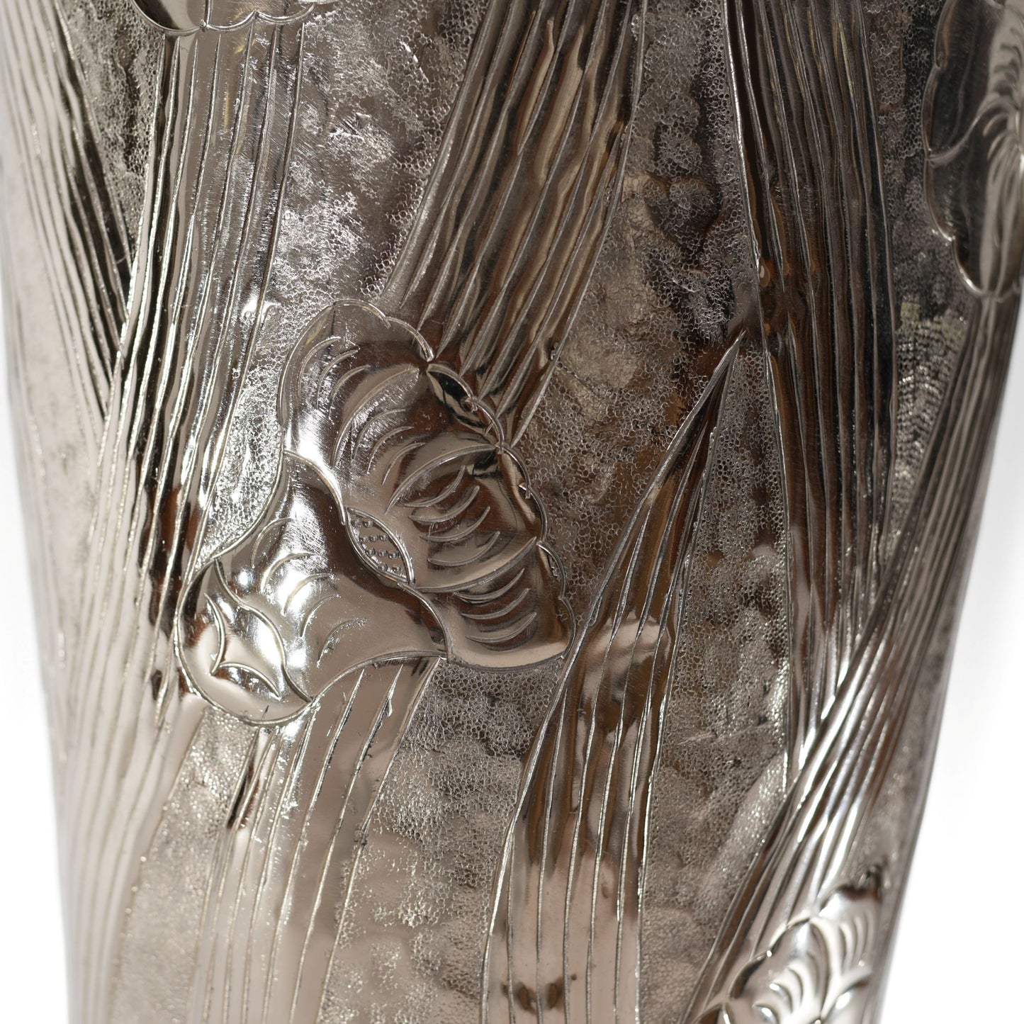 Modern Tall Aluminum Flower Vase Embossed Leaf Flower (DH3034)