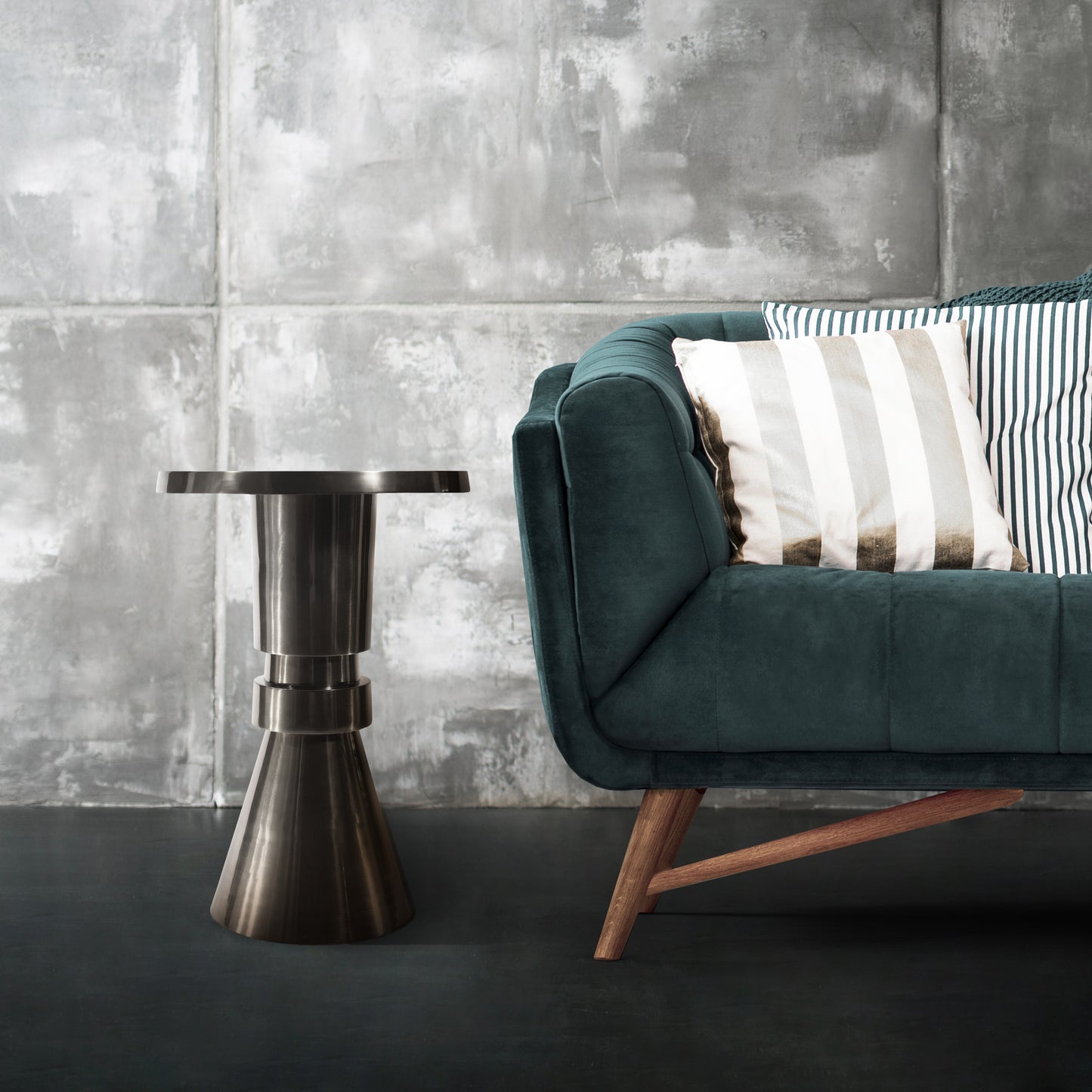 Modern Decorative Round Aluminum Table | Accent End Table (DH8039)